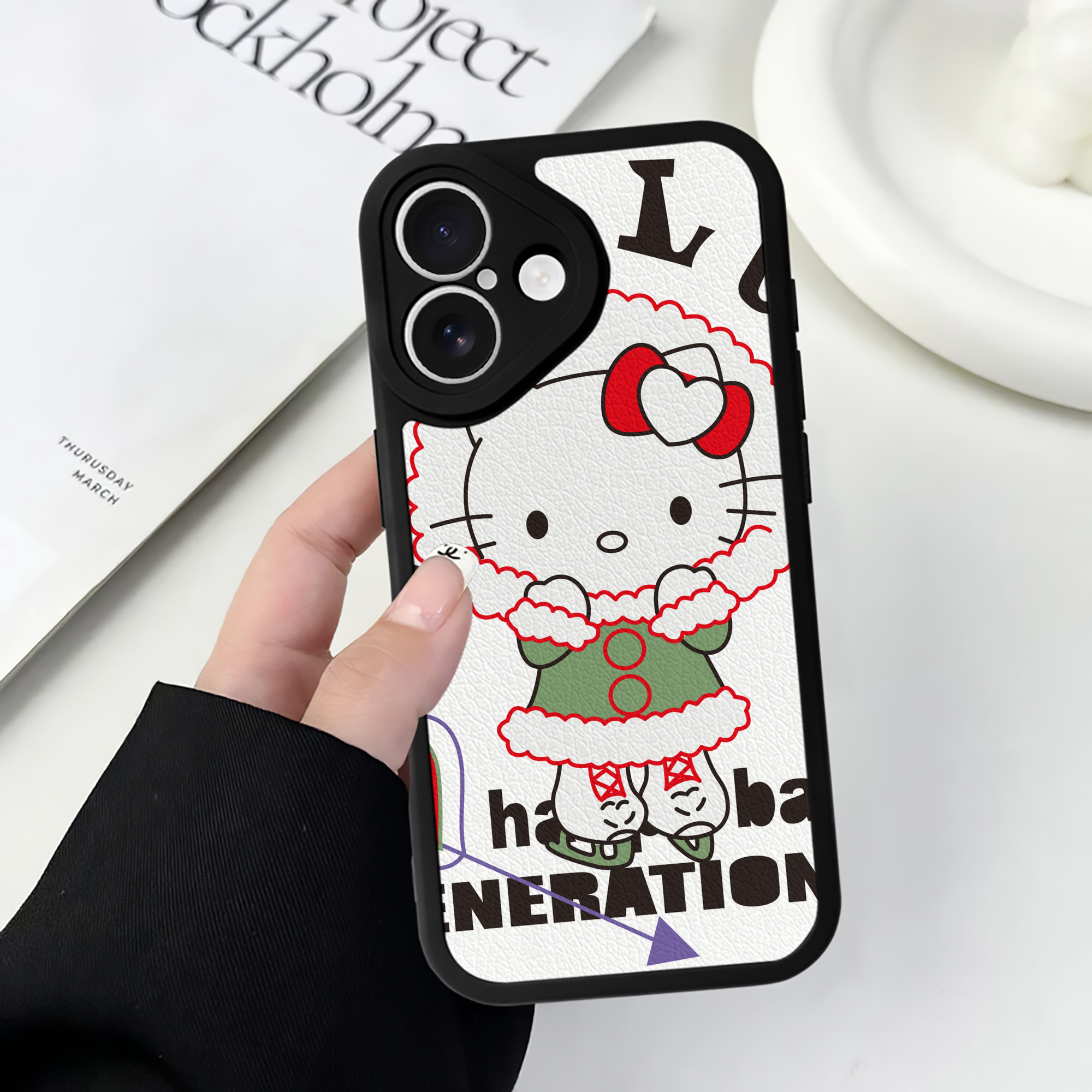 （画像用） Hello Kitty ハローキティ 【iPhone 16シリーズ対応】シリコンスマホケース（レザー調） 材質：シリコン